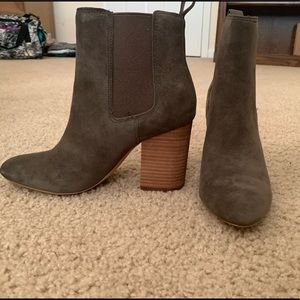 Steve Madden olive/taupe Suede Booties